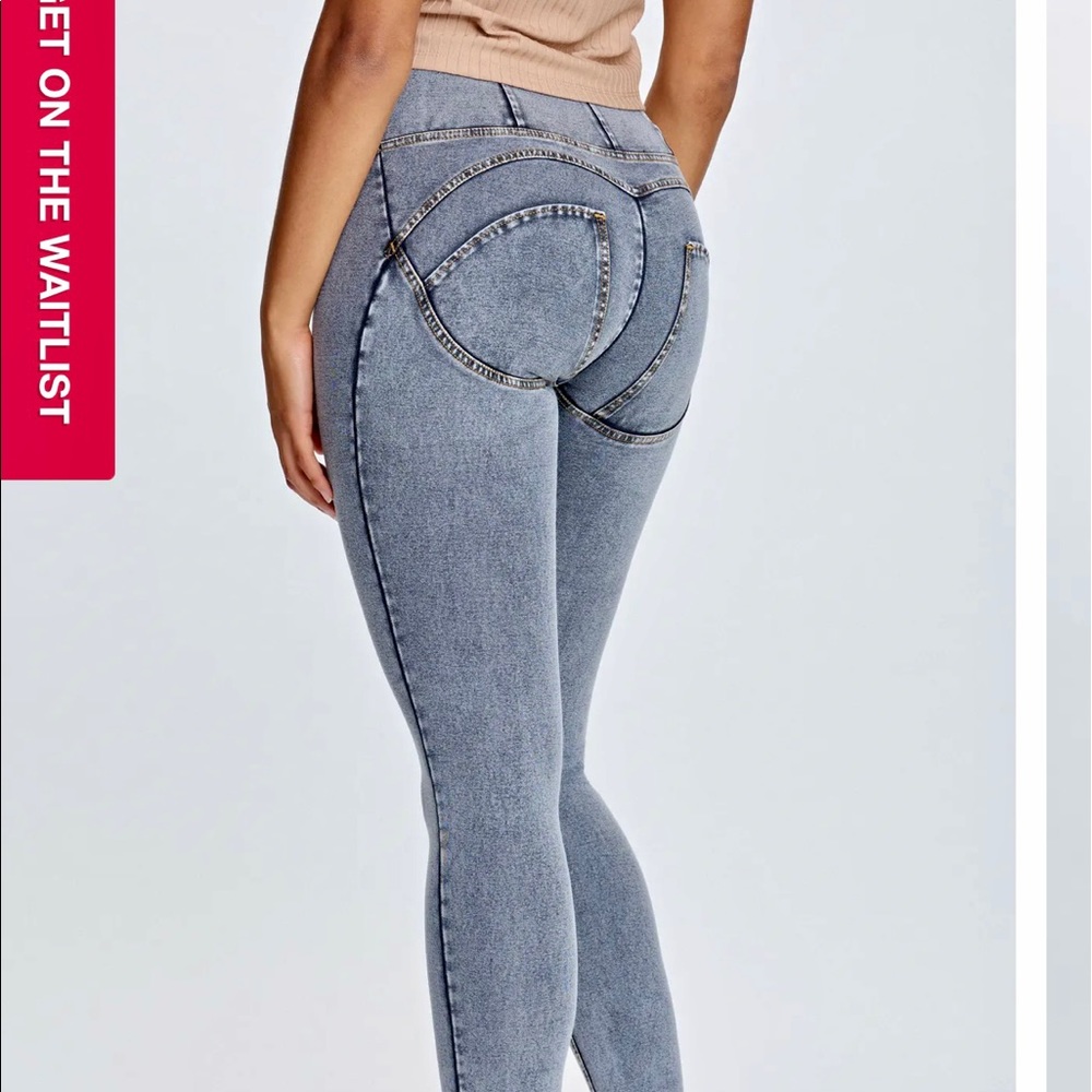 Original Freddy Jeans never worn in size small make your butt look awesome!!!